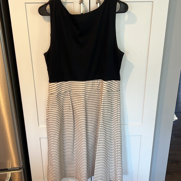 Limited bow tie dress in excellent condition - Picture 5 of 5